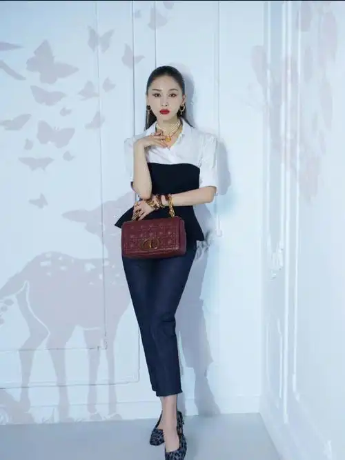 dior彩妆大使王子文演绎2021秋冬成衣系列