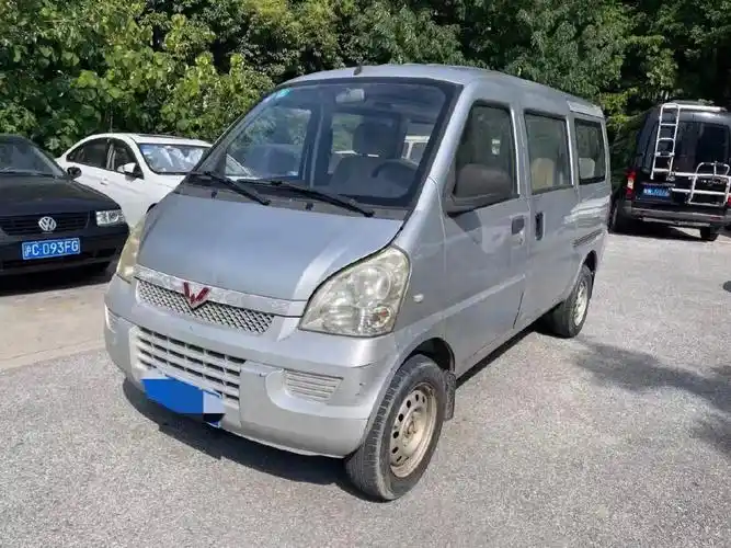 五菱荣光面包车