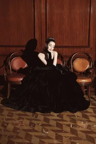 迪丽热巴一袭黑色礼服 高贵典雅!