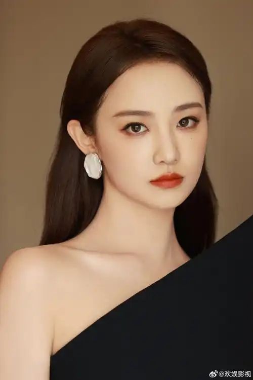 欢娱影视演员@吴佳怡_six今日出席第37届大众电影百花奖颁奖典礼.