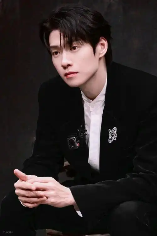 魏大勋壁纸勋总的美貌艳姐的荣耀