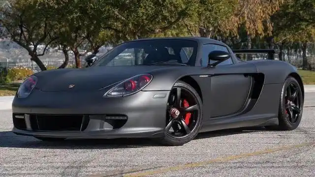 目前,一辆车况不错的二手porsche carrera gt,售价已经达到百万美元的