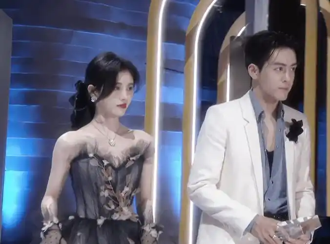 热巴霸气刘亦菲很仙,鞠婧祎侧颜暴露真实颜值_气质_吴磊_造型