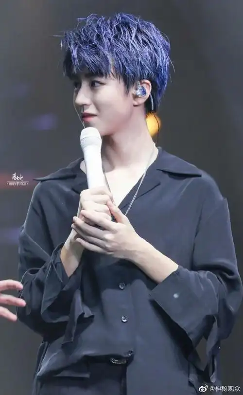 想让明星半永久的发色#王俊凯演唱会上这组蓝色发色太绝了!