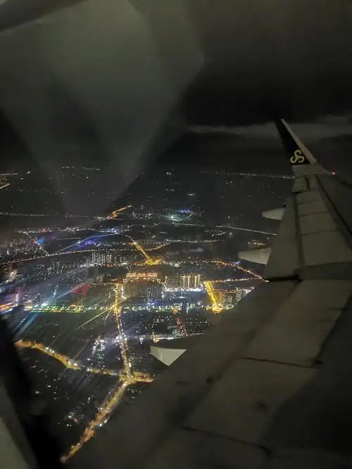 2019年9月14日晚上八点十五分的春秋航班飞上海浦东机场,开始了六天的