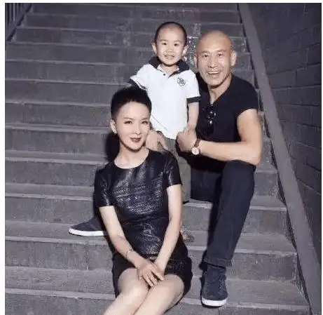 谢兰:因出演大宅门走红,39岁为爱高龄产子,丈夫也是著名演员_父母