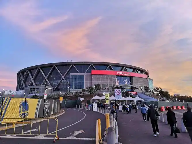 万圣节观看了旧金山金州勇士队的比赛