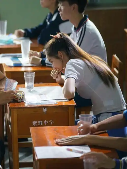 王玉雯在《遇见你真好》中的服饰穿搭被观众吐槽了