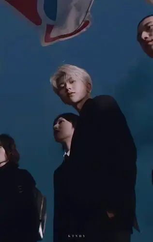 普拉达唯一代言人蔡徐坤邀你进入2021新意镜