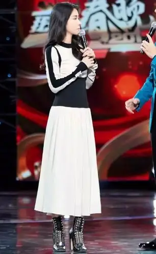 张碧晨白长这么高了走红毯就没穿对过一次特别是鞋子