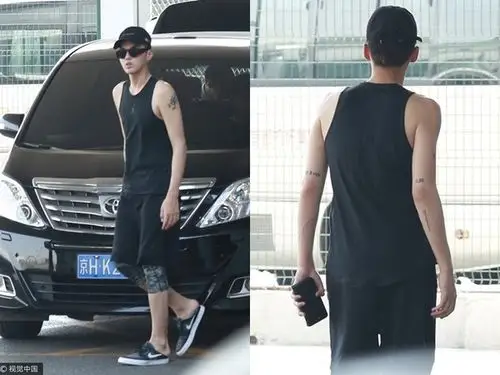 吴亦凡「贴身背心」秀肌肉线条! 手臂刺青全露出