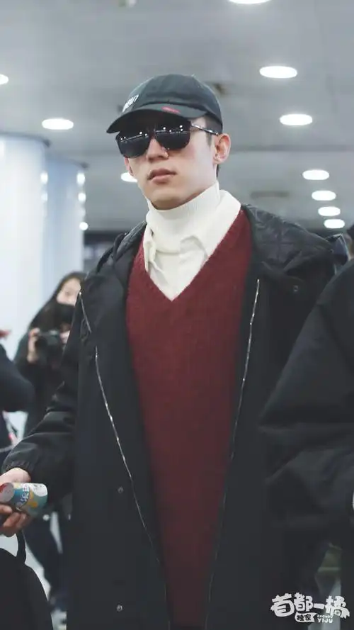 首都一橘##黄景瑜#北京7615上海出发@johnny黄景瑜今天是墨镜