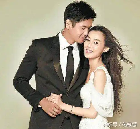 与昔日姐妹张韶涵的恩怨被旧事重提,范玮琪穿老公衬衫花式秀恩爱