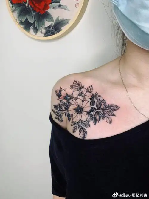 今日纹身图案分享锁骨纹身喜欢纹身的女孩子一定要有一个锁骨纹身