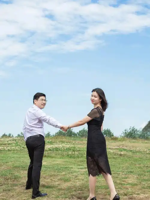 从两个人的牵手到一家人的牵手全家福亲子