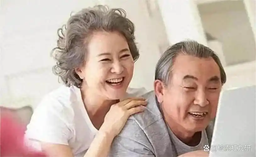 55岁月退休金17000存款500万却因儿媳举报被停发养老金