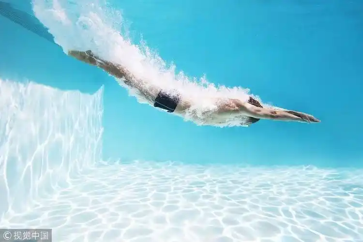 技巧| 自由泳入水出水的重要技术_游泳