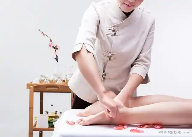 女友做过足疗工作,父亲不同意结婚,我坚持自己的选择