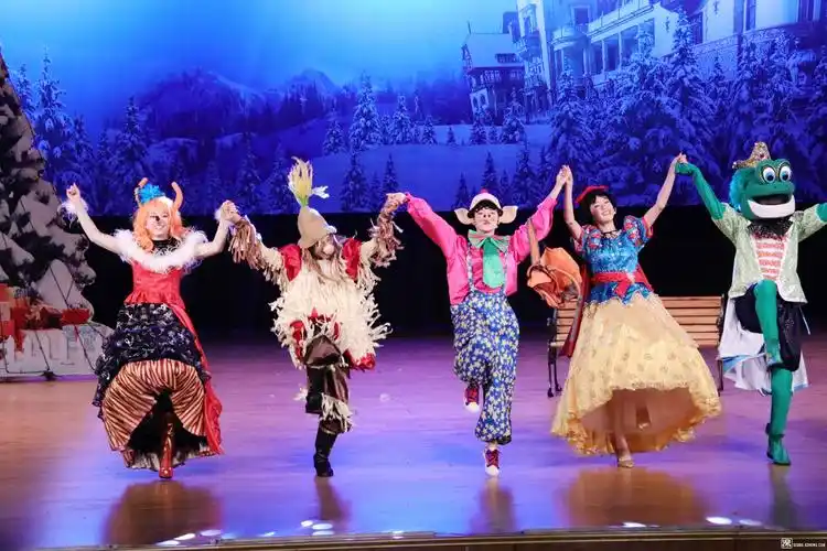 app专享:儿童音乐剧《猪小戒童话王国奇遇记》,只需1金币!