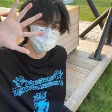 超帅戴眼镜很有品味的质感男头 值得一辈子不换的真人男头_男生头像