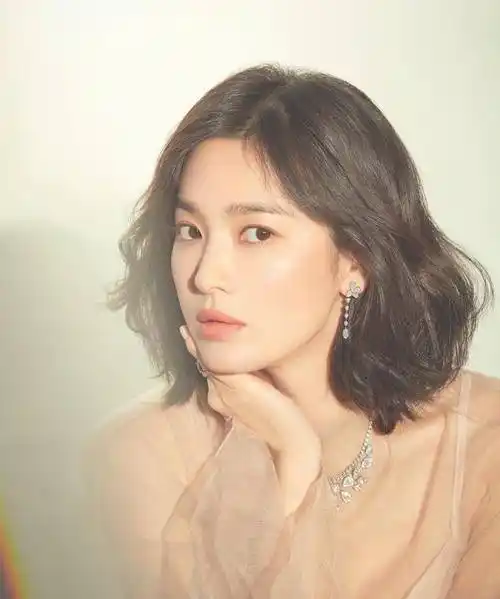 这3款短烫卷发,精致时尚好打理_脸型_发型_造型