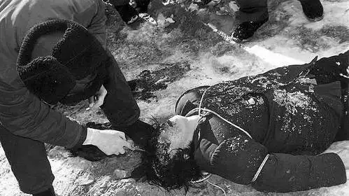 30年前枪毙女贪官的照片