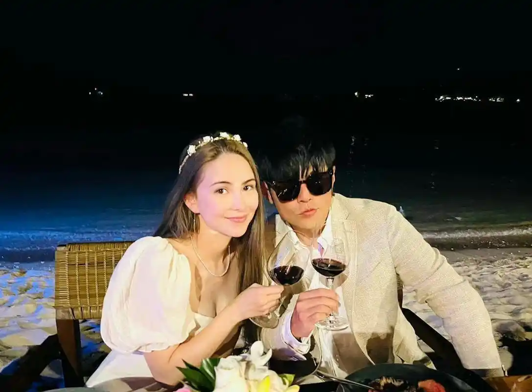 周杰伦祝昆凌30岁生日快乐!