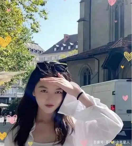 李嫣开派对庆16岁生日,身穿背心自拍,王菲李亚鹏双双缺席