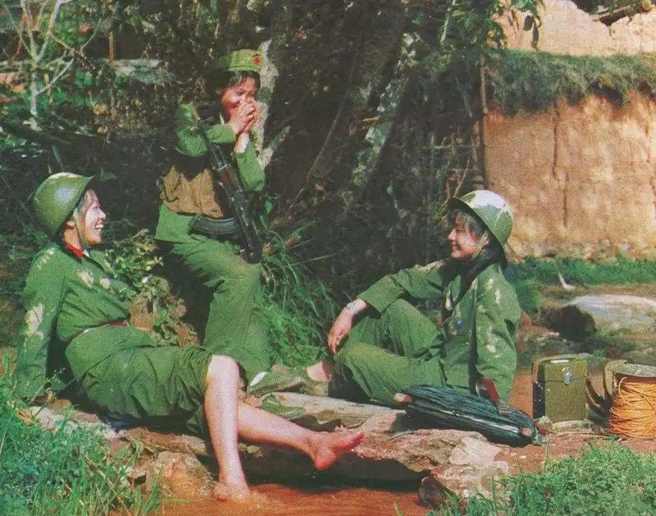 对越自卫反击战中珍贵的老照片,这些战士才是中国的脊梁