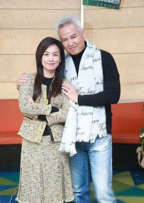 明明年纪相差不大,却看着像两代人,这6位女星把"老公熬成爹"|张庭