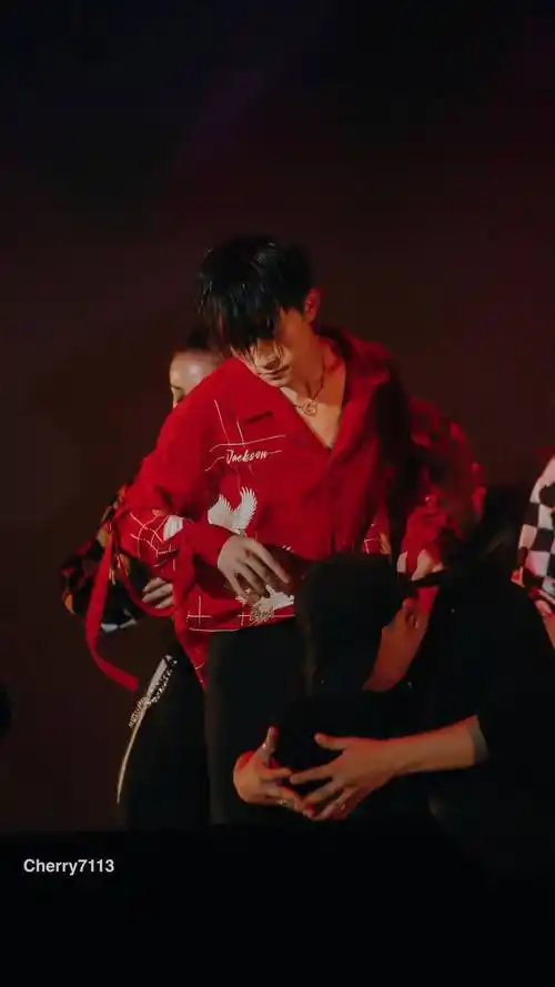 易烊千玺tfboys十八岁生日会舞蹈高清帅气