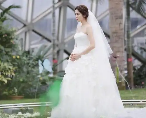 古力娜扎婚纱照超级仙,再看刘亦菲,直接沦陷,最美新娘归她莫属
