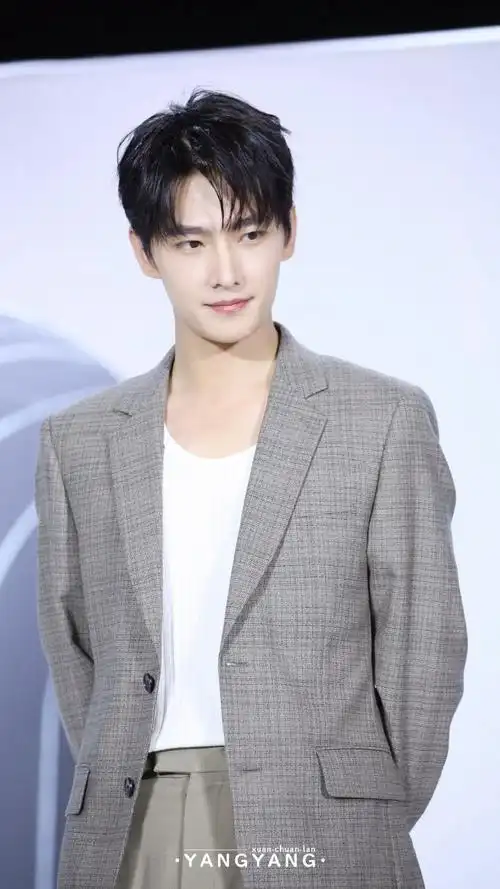 杨洋喜临门品牌代言人##杨洋怼脸状态##杨洋线下活动人气