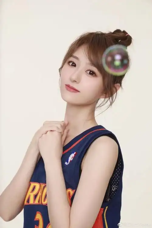 纬度花边腾讯女主播颜值巅峰她与美娜谁美