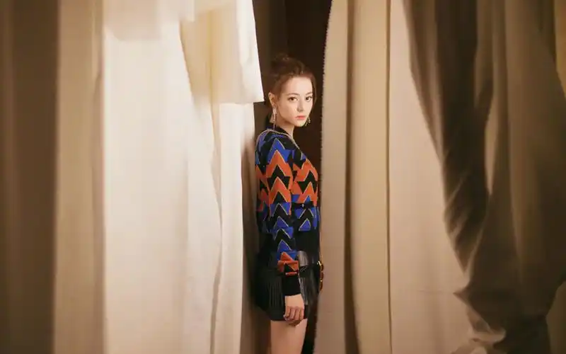 迪丽热巴精致俏丽高清桌面壁纸