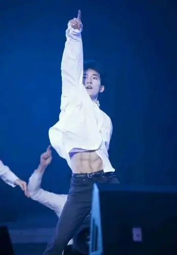 易烊千玺:我的助理是肥鹤