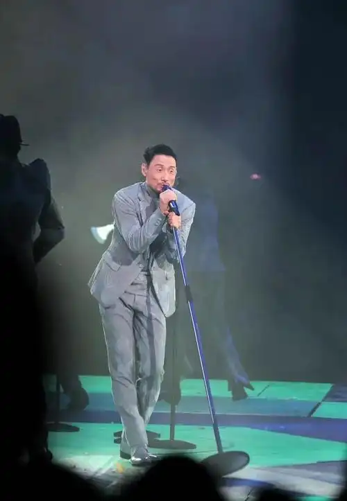 63岁歌神张学友不幸病倒上海演唱会紧急叫停官方已发布通告