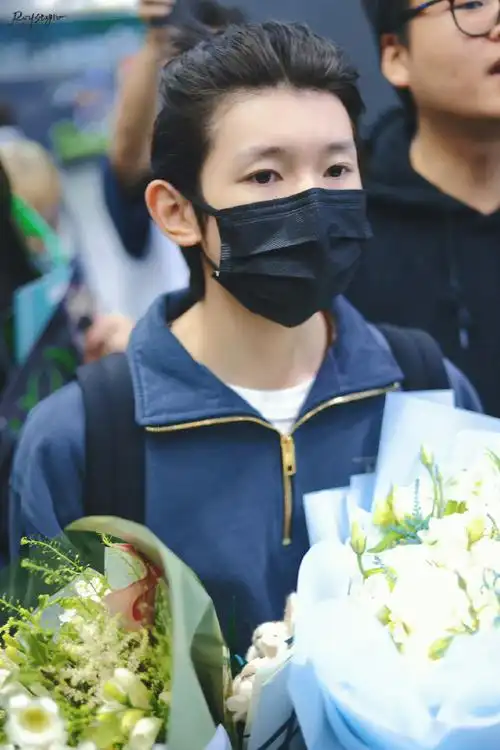 王源大背头小揪揪##bally全球品牌代言人王源