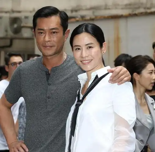 古妈妈佩戴红色珠宝项链心情佳|宣萱|模特|记者|佘诗曼|生日宴会_网易