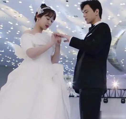 童颜夫妇世纪婚礼花絮谁注意李现看杨紫的眼神糖分溢出屏幕了