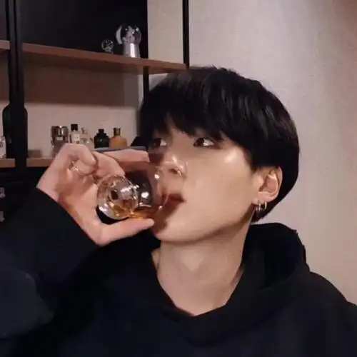 bts 闵玧其 自截自调头像 拿图dd