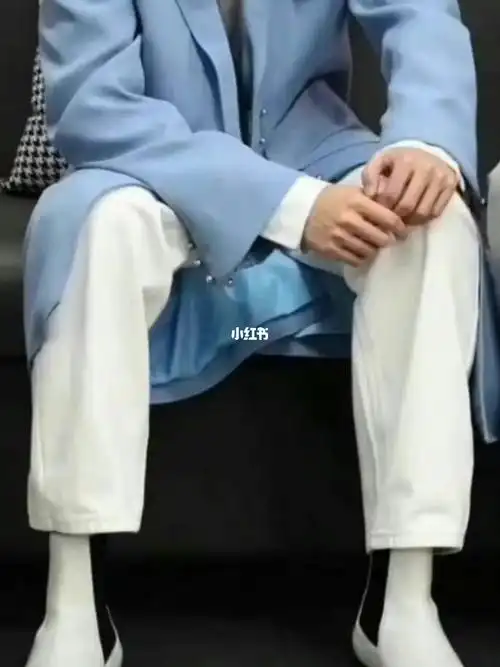 马嘉祺  #我们的歌4  这张图真的刚开始吓到我了,我以为孩子怎么瘦成