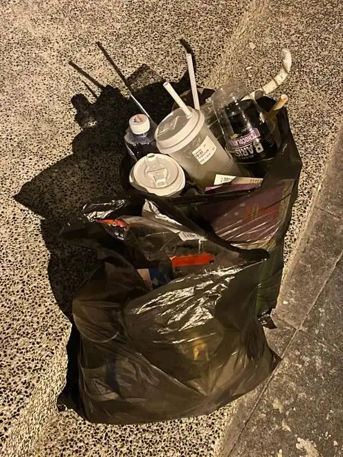 91他们都在用自己的行动保护这片我们生活和工作的街区·周末晚上