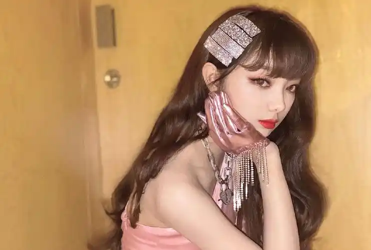 火箭少女李紫婷迷人写真美照欣赏真好看_高清图集_新浪网