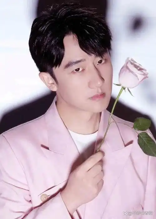 不拍戏就"消失"的黄轩,已经走上了男演员的另一条大道