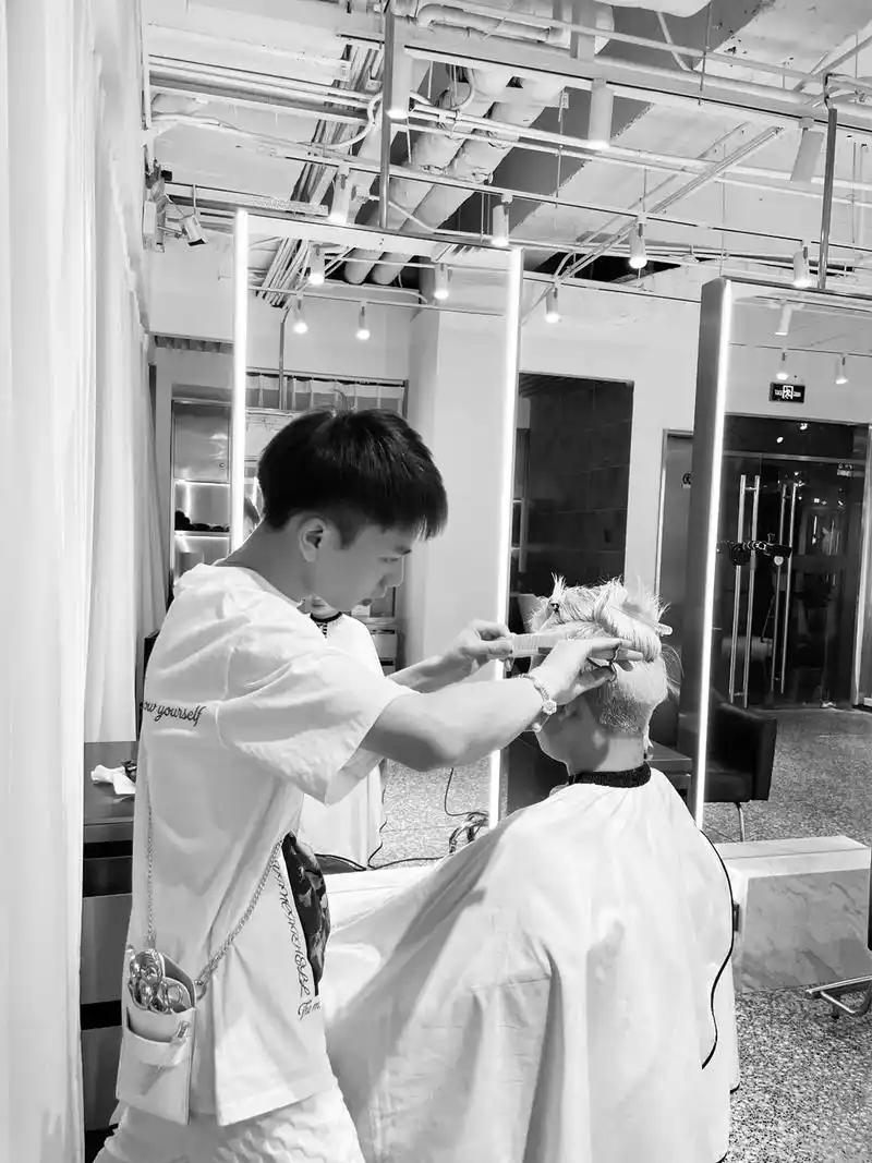 抖音助手 #今日分享 #你身边的发型师 #简单干净 #作品 - 抖音