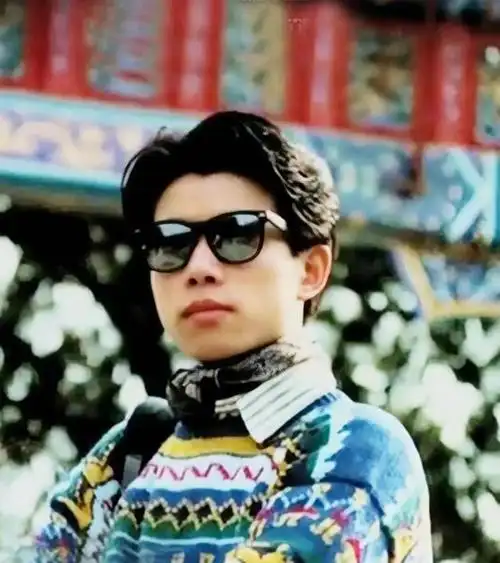 郭峰:3段感情皆无疾而终,未成家就已白头,60岁与母亲相依为命插图8