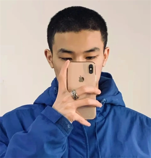 不挑年龄的寸头,让你的风格轻松转换,走稳重路线的男生可以尝试.