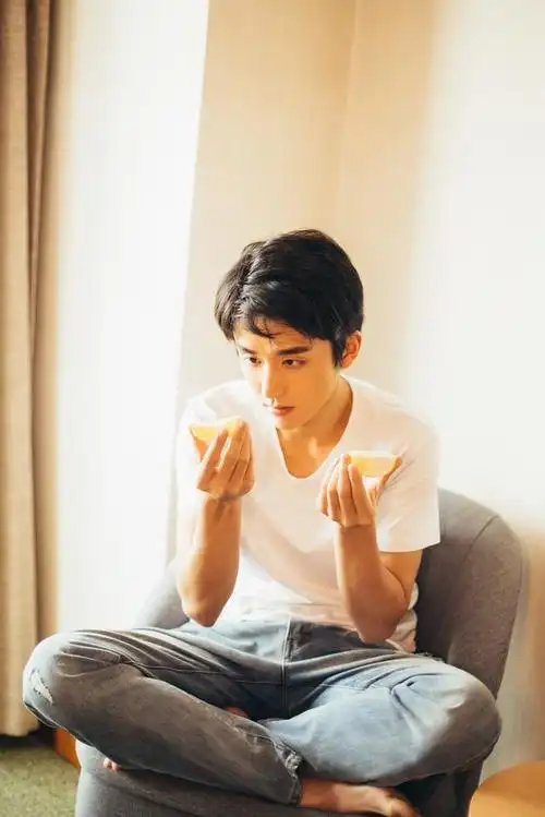 张新成带你领略萌系十足的少年感穿搭