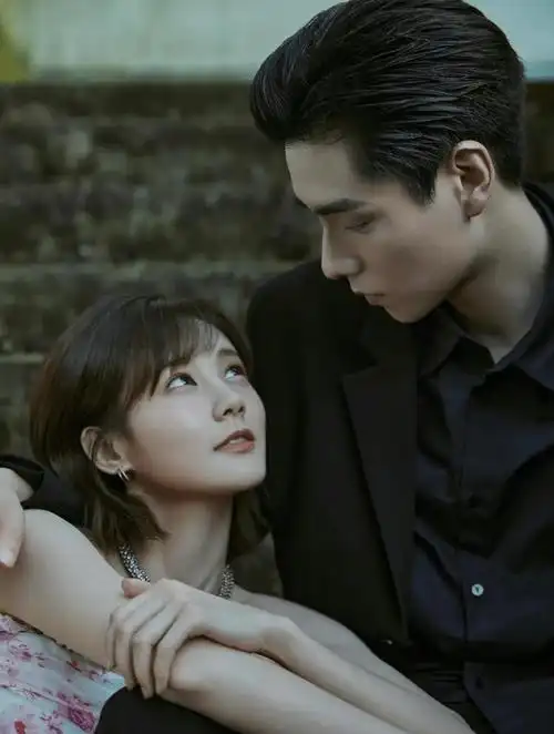 胡一天李一桐拍婚纱大片,比起情侣更像姐弟,女方笑容有点"腻"_cp_时代